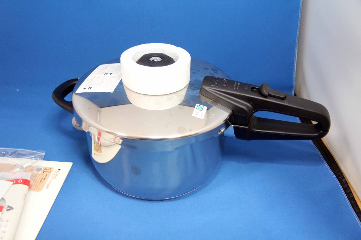 フィスラー圧力鍋　4.5リットル　中古　本付き フィスラー 圧力鍋 ロイヤル 4.5L☆中古(開封済)未使用☆Fissler