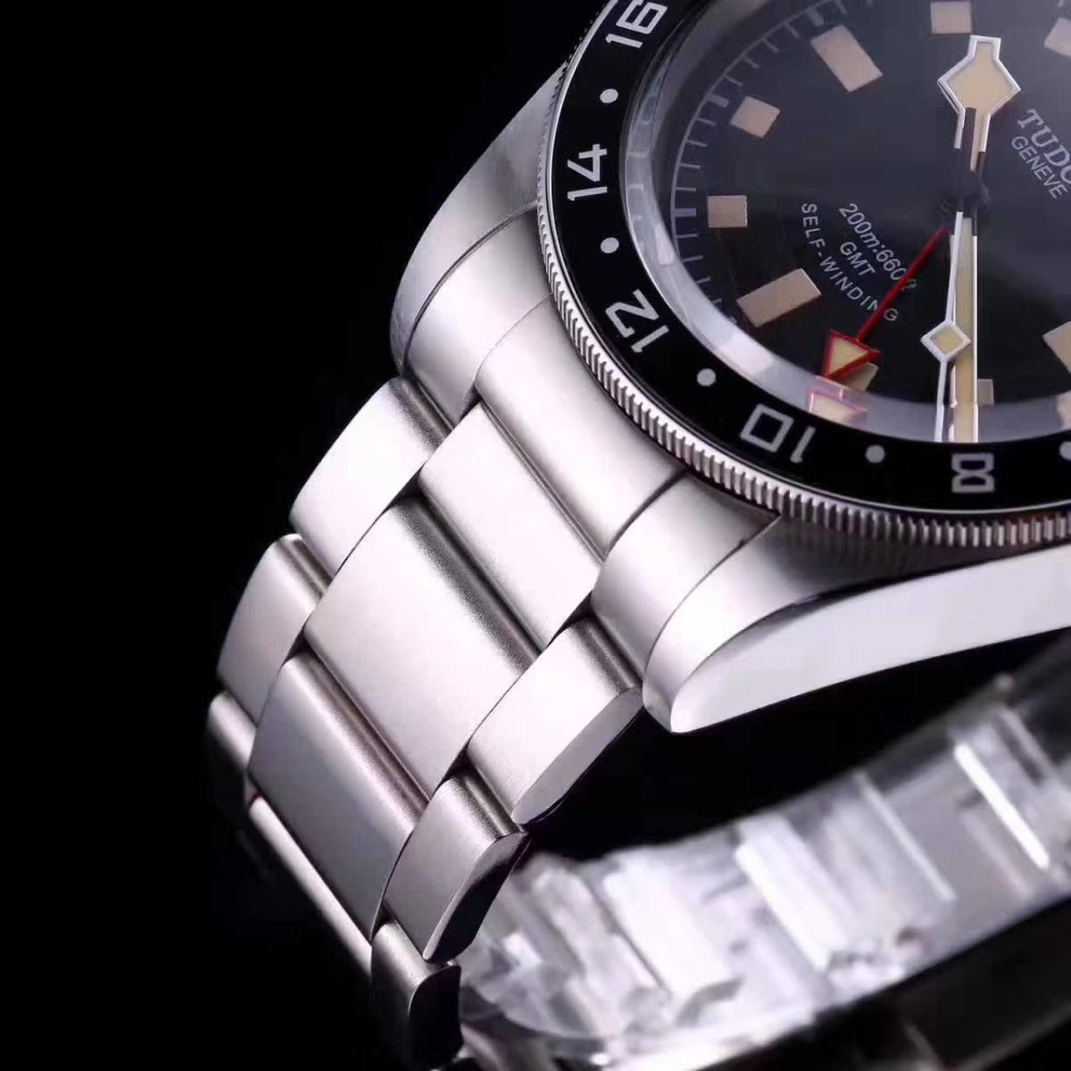 ビンテージ チュードルサブ カスタム スイスETAムーブ リベットブレス ドーム風防