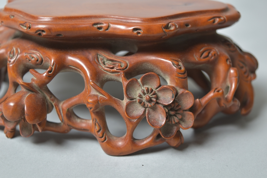 【趣楽】 黄楊木松竹梅彫り花台　盆栽花台　H351