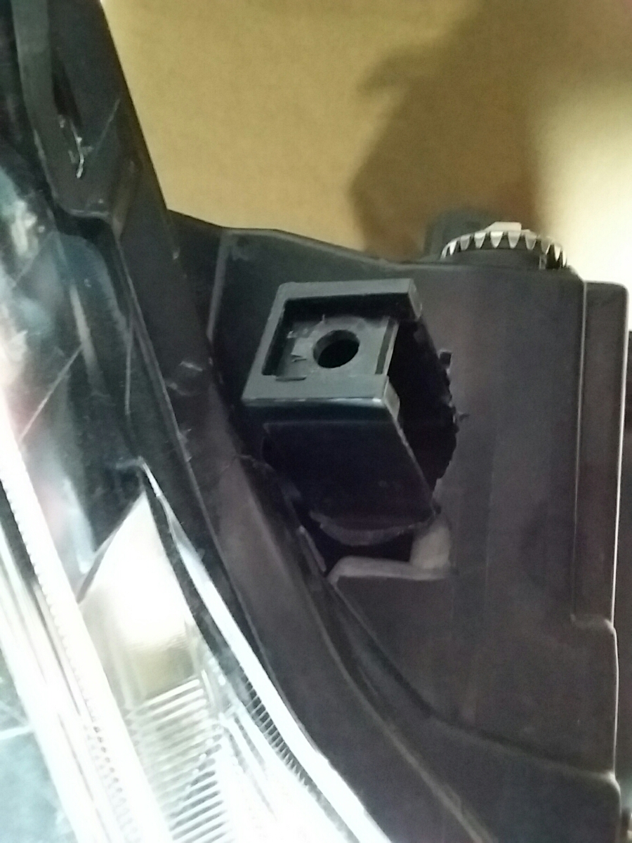 カローラアクシオ NZE164 左ヘッドライト KOITO 12-596