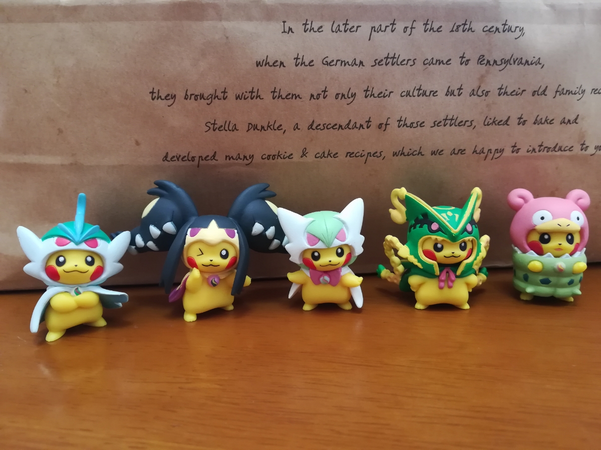 ピカチュウフィギュアセット メガポンチョ モンコレ
