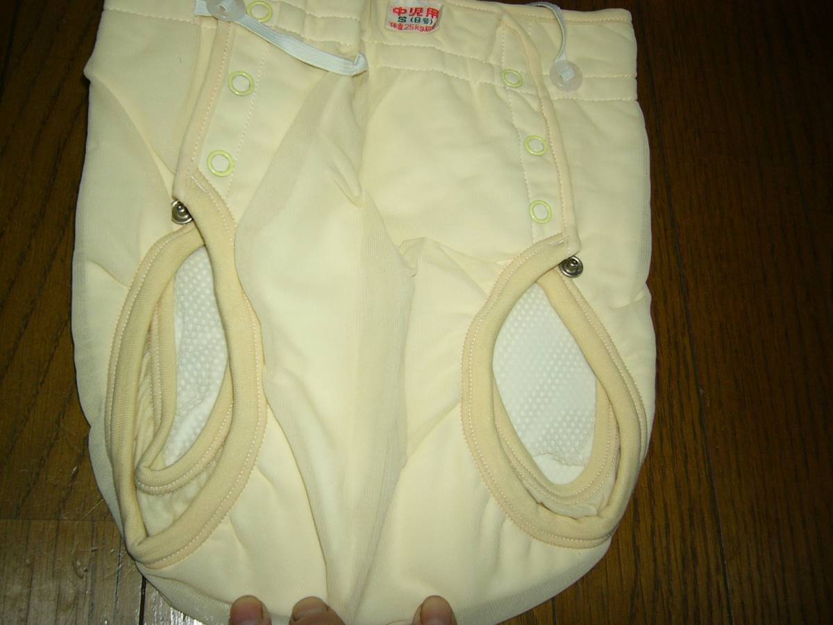 子供おむつカバー 中人用 優しいベージュ Sサイズ 8号 体重25kg前後 大人は無理 昔の小学生用だと思う 裏は白網 内の素材が不明 オムツカバー 売買されたオークション情報 Yahooの商品情報をアーカイブ公開 オークファン Aucfan Com