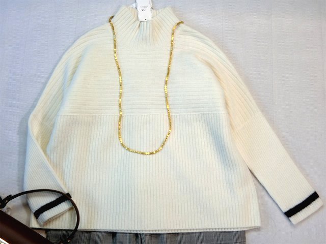 正規品，送料無料 23区大きいサイズ44今季カタログ掲載カシミヤウール袖ラインニット/オフ白(その他)｜売買されたオークション情報、yahooの商品情報をアーカイブ公開 - オークファン 女性用