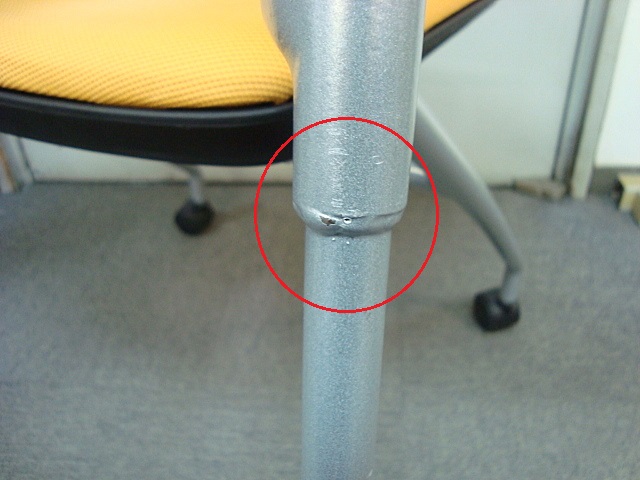 【在庫6脚/美品/直接引取りOK】イトーキ マノスチェア パンプキンイエロー KLC-310GB スタッキングチェア 会議 ミーティング 