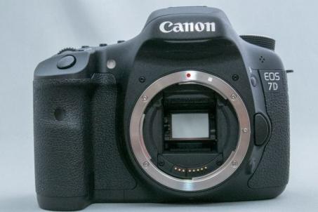 ☆ショット数 5，016回【極美品】Canon キヤノン EOS 7D ボディ