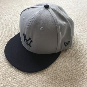 New Era ニューエラ 59fifty ベースボールキャップニューヨークヤンキース グレー ネイビー 8インチ 63 5cm ニューエラ 売買されたオークション情報 Yahooの商品情報をアーカイブ公開 オークファン Aucfan Com