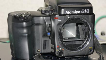 マミヤ Mamiya 645 PRO 本体　　　(ジャンク) 中古マミヤ645PRO本体外形・内部共美品しかしジャンク扱い 0 Mamiya