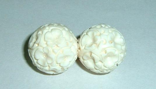 ●□ストラップやタッセル等の作製に！本象牙 彫刻玉 花彫刻 φ20mm 穴付 1個☆■
