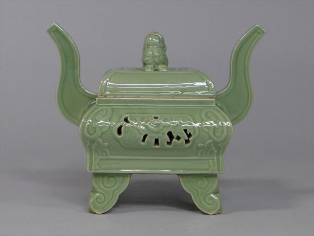 古玩 青磁獅子摘蓋陽刻透彫大香炉 検/三田青磁瑞芝龍泉
