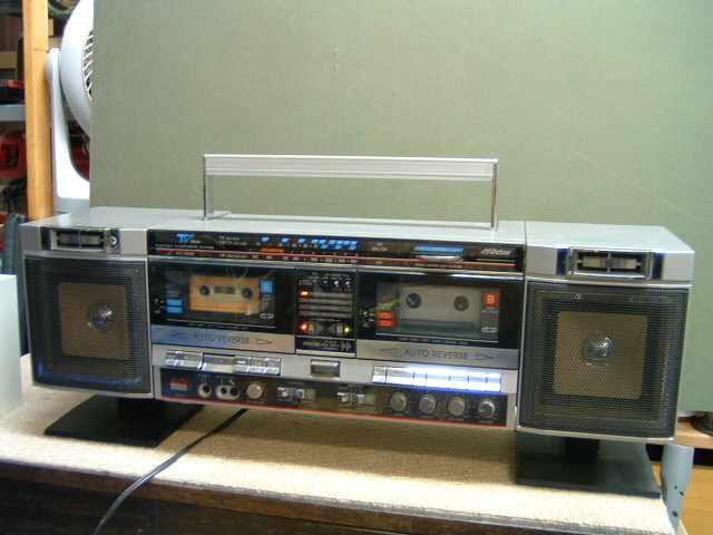  アイディア満載傑作品 ビクターポータブルコンポ ＰＣ－Ｗ８８ カセットＯＫ ラジオ難有(ラジカセ)｜売買されたオークション情報、yahooの商品情報をアーカイブ公開 - オークファン ラジカセ