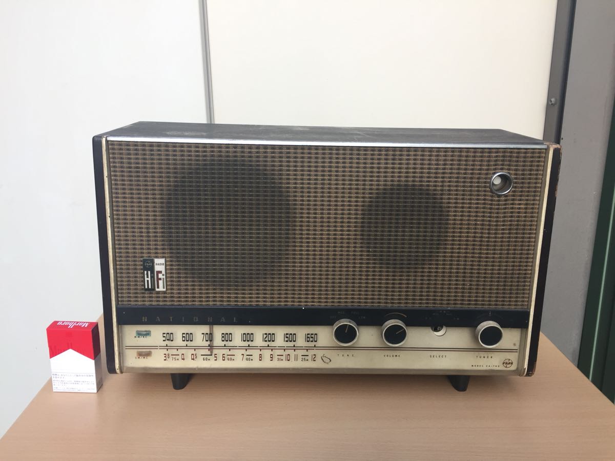 オーディオ機器 [ジャンク品]レトロ木製ラジオ 3ノブ付き