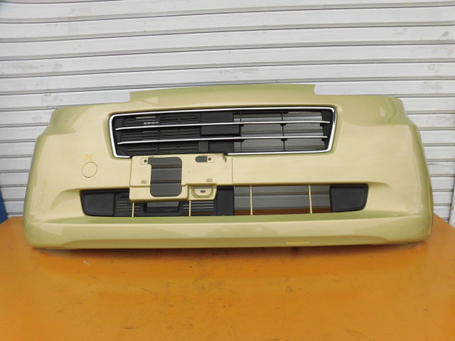 即決　 ダイハツ　バンパーグリル付　タントエグゼ　L455S　フロントバンパー 52119-B2870　黄緑メタ系 純正