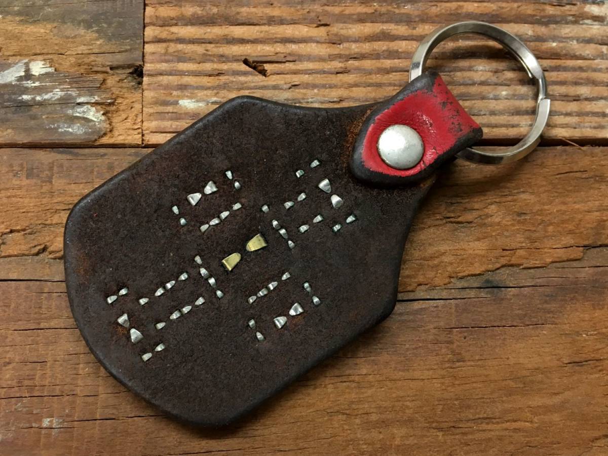 ストップライト スタッズ レザー キーホルダー シルバーコンチョ