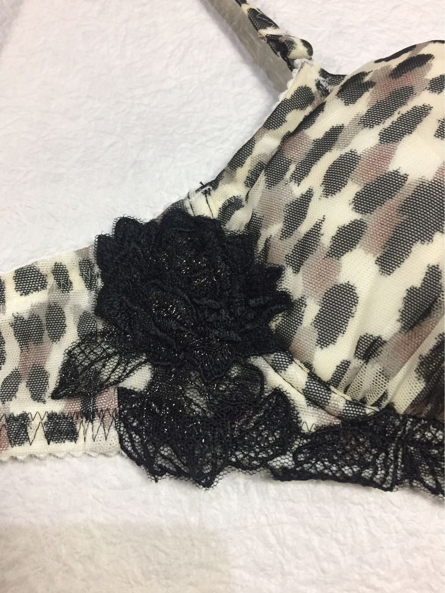 新品タグ付き　サルート　ベニス　D70&Mソング　WH 豹柄 サルート ワコール メルカリ 白雪姫 2026年最新サルート 下着・アンダーウェアの人気アイテム