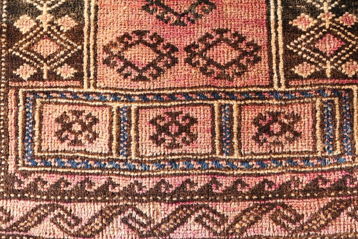 古い物は色が綺麗 50年物 アフガン産 バルーチ族作 手織り絨毯 124