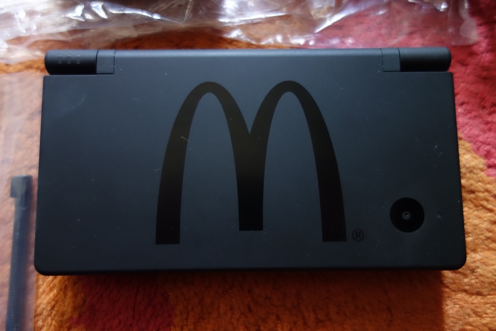 ニンテンドー DSi マクドナルド ロゴ入り① / 付属品完備 起動確認済み 任天堂