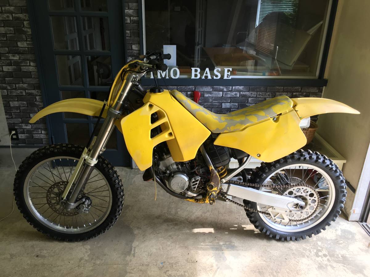 スズキ RM125 実働 RM125 Suzuki - RETRO TEST: 予備部品など約200