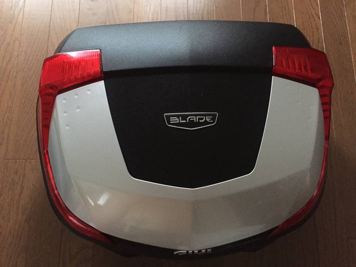 ストップランプあり】GIVI トップケース B47 47L モノロック シルバー 