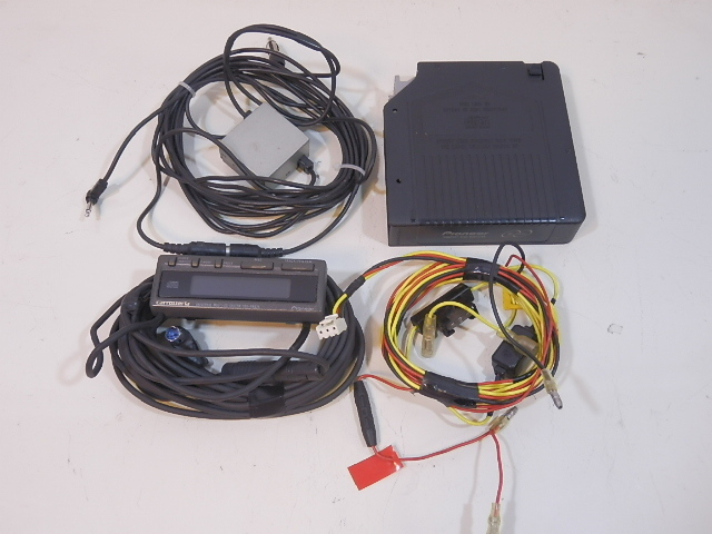 Carrozzeria 6連奏CDチェンジャー CDX-FM675 即決 カロ、6連奏FM方式CDチェンジャー「CDX-FM675」 - CDX-FM675