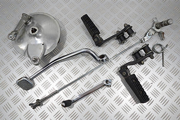 SR400 純正 ステップ 純正フォワードステップ フォワード 初期 ②即決 