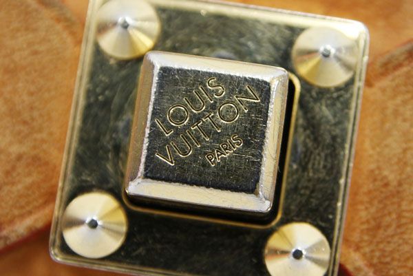 ルイヴィトン 二つ折り長財布 モノグラム マルチカラー ポルトフォイユ