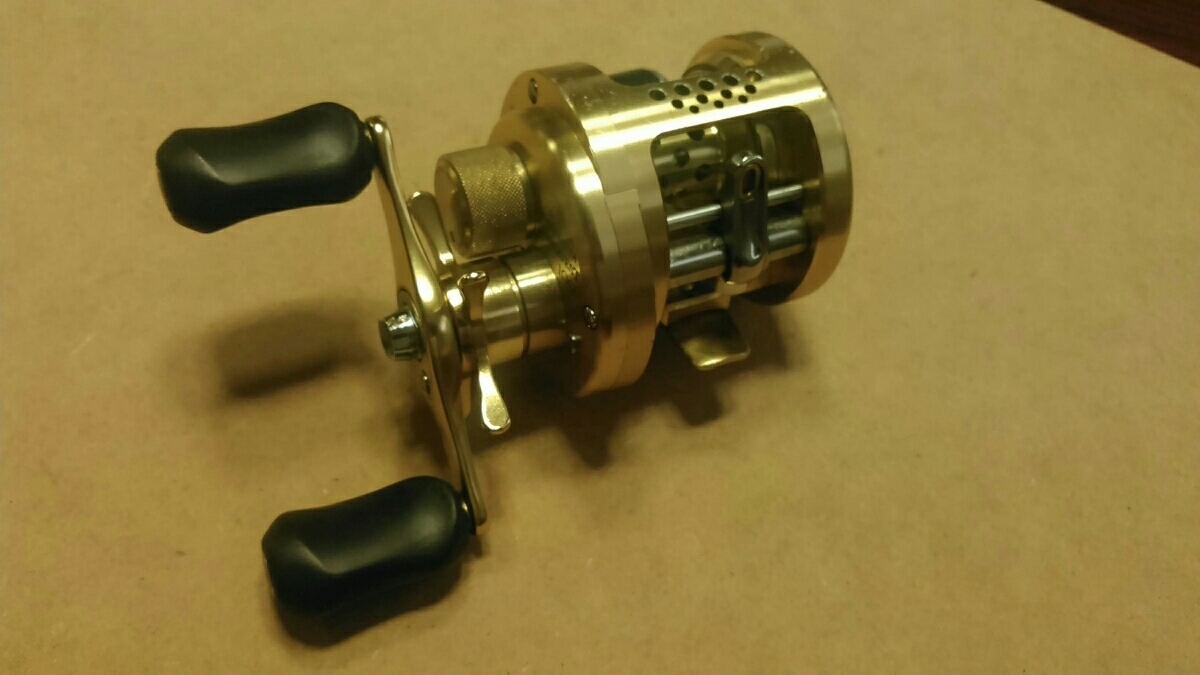 シマノ 01 カルカッタコンクエスト 100 右ハンドル SHIMANO CALCUTTA