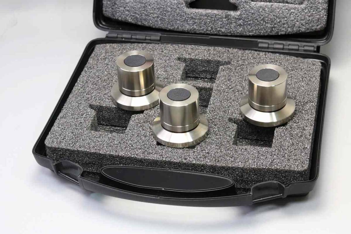 ★圧倒の音像フォーカス！finite elemente CERABASE ハイエンドインシュレーター 専用ケース付★