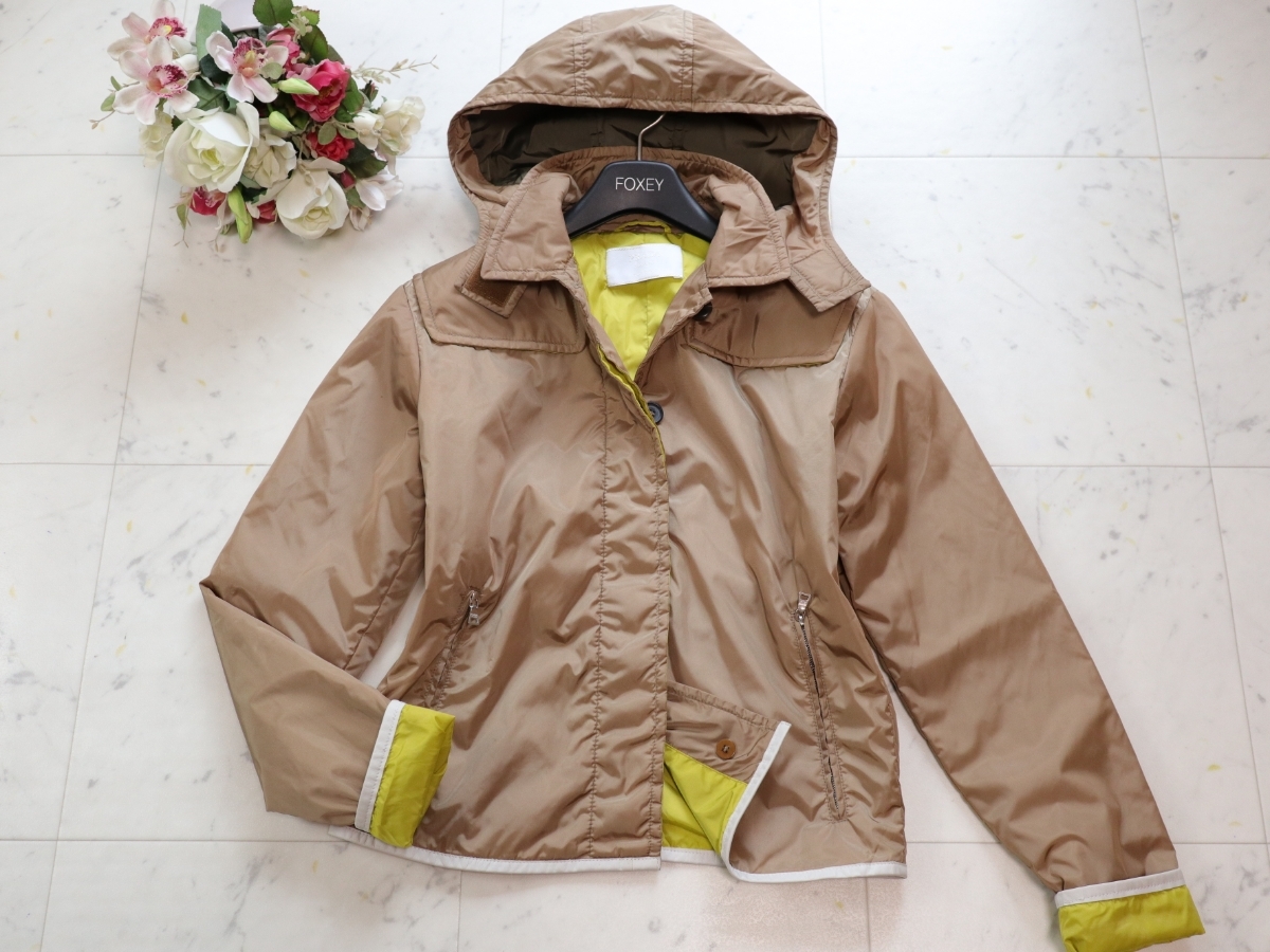 ☆ プラダ PRADA ☆ 秋の羽織り ☆軽暖 中綿入り ☆ フード コート 