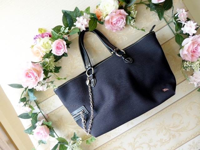 格安，100%新品 Burberry バーバリーロンドン チャーム付きトートバック の黒色(トートバッグ)｜売買されたオークション情報、yahooの商品情報をアーカイブ公開 - オークファン かばん、バッグ