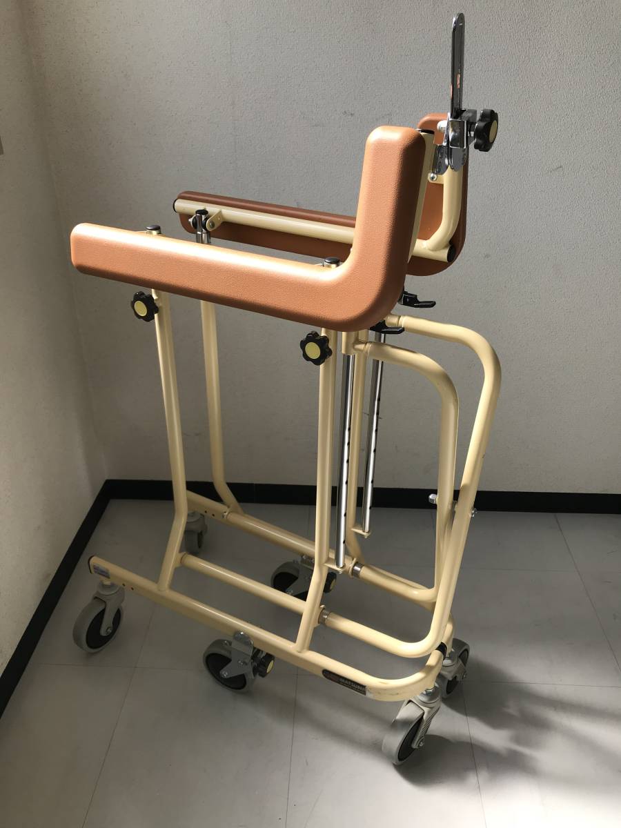 歩行 コンビ ウェルネス キャリースルーンボックス シルバーカー 中古