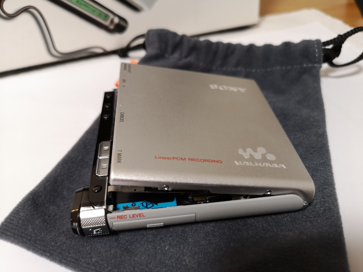 かなりの美品！SONY□Hi-MDウォークマン□MZ-RH1□動作確認済み