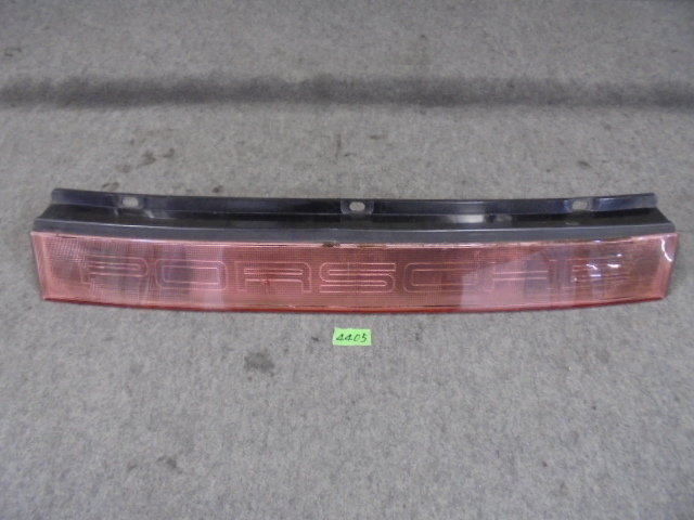 中古】 ポルシェ 964 純正リアセンターガーニッシュ ジャンク品 4405
