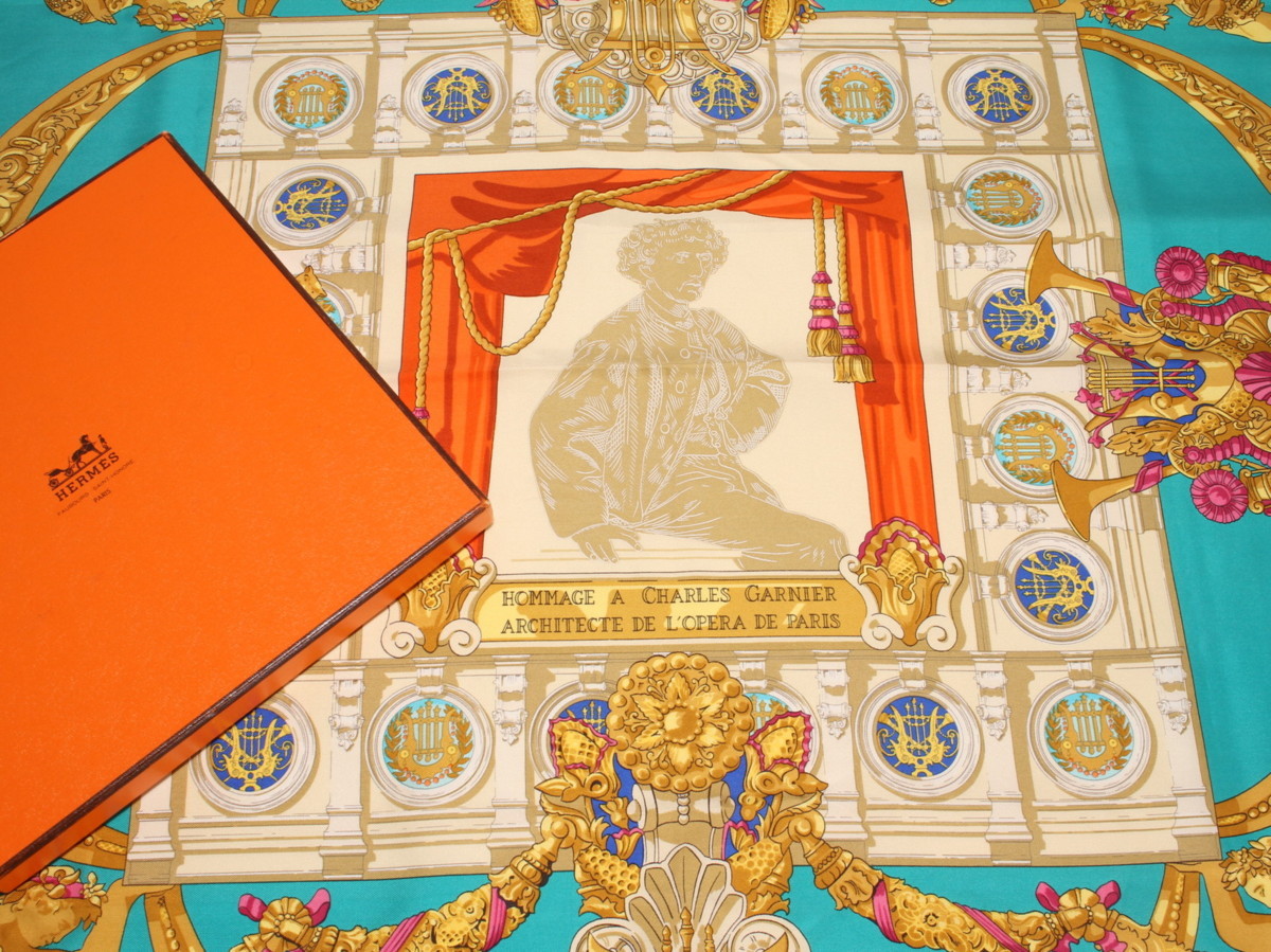 エルメス シルク 100% カレ 90 スカーフ HOMMAGE A CHARLES GARNIER　（シャルル ガルニエへの賛辞） 絹 SILK ストール レターパック対応 エルメス カレ90 スカーフ \u2013 シルクスカーフ 104062T
