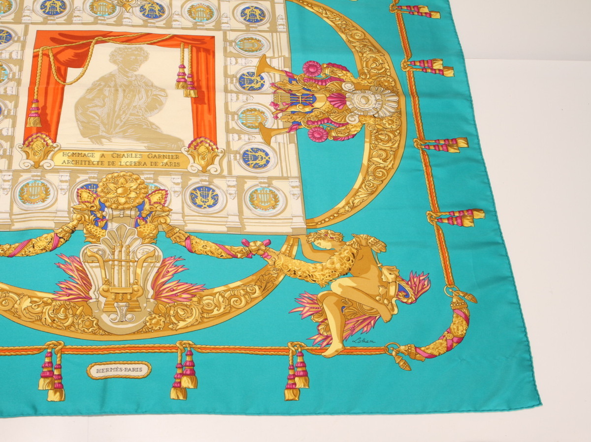 エルメス シルク 100% カレ 90 スカーフ HOMMAGE A CHARLES GARNIER　（シャルル ガルニエへの賛辞） 絹 SILK ストール レターパック対応 エルメス カレ90 スカーフ \u2013 シルクスカーフ 104062T