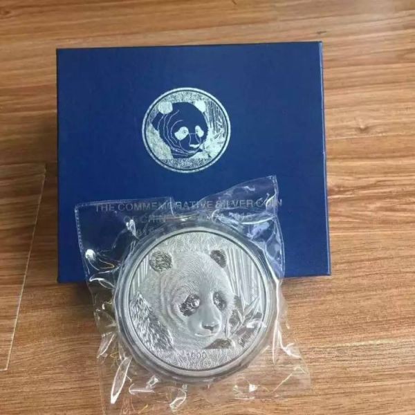 2018年モデル１ＫＧ銀貨 　パンダ コイン 中国銀行 政府発行 コレクション　