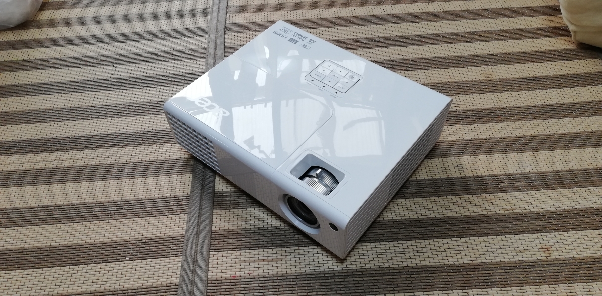 Acer H6510BD フルHD プロジェクター 3D対応 美品 H6510BD 3D対応フル