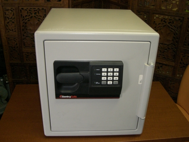 【豊富な，HOT】 Sentry safe SB3527 耐火 金庫 セントリー テンキー 電子 ロック キー 45kg(金庫)｜売買されたオークション情報、yahooの商品情報をアーカイブ公開 - オークファン 金庫