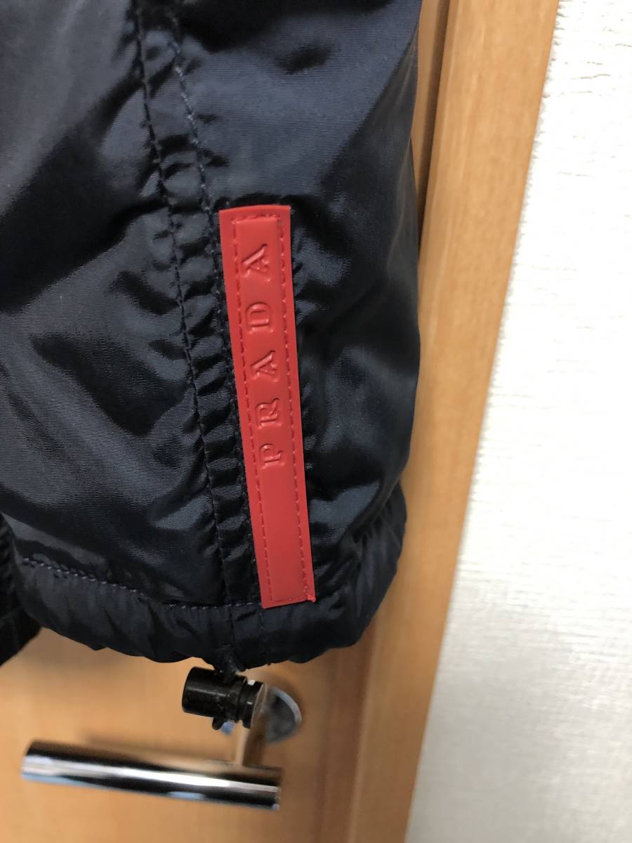 ダウンジャケット 中古・古着通販PRADA ブラック クロップド Re-Nylon ネイビー プラダダウンジャケット(未使用品)