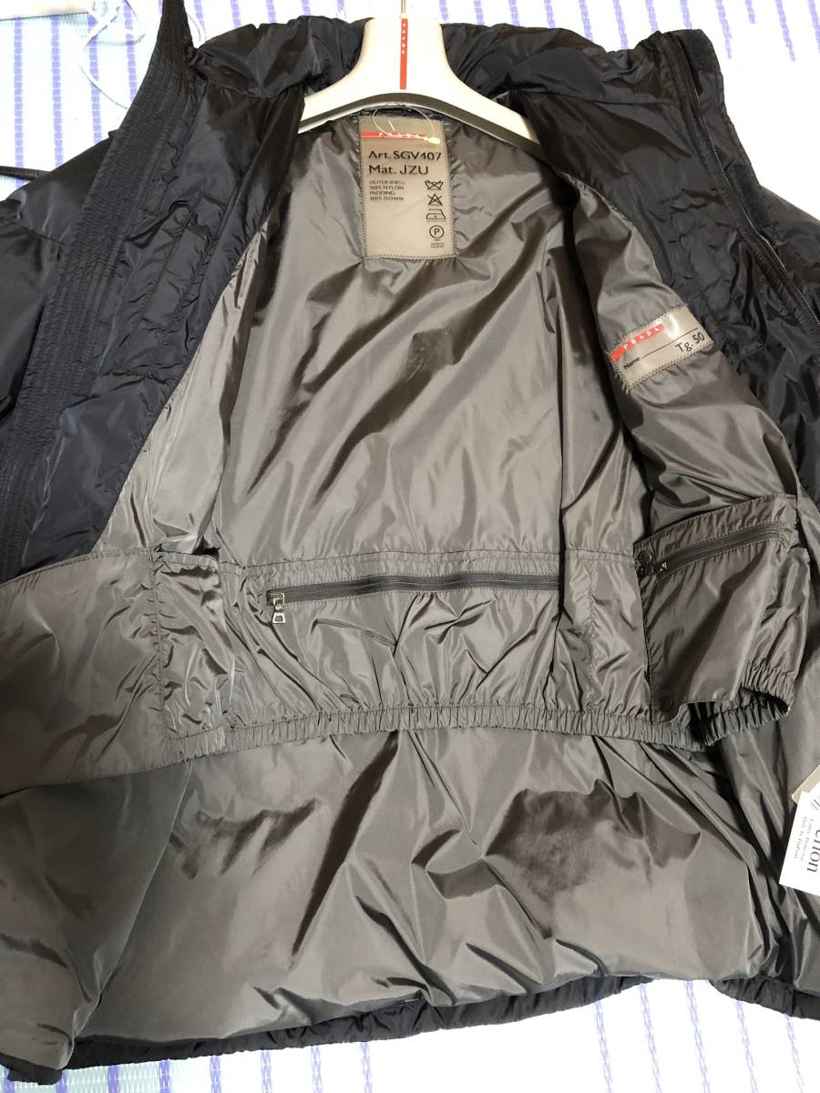 ダウンジャケット 中古・古着通販PRADA ブラック クロップド Re-Nylon ネイビー プラダダウンジャケット(未使用品)