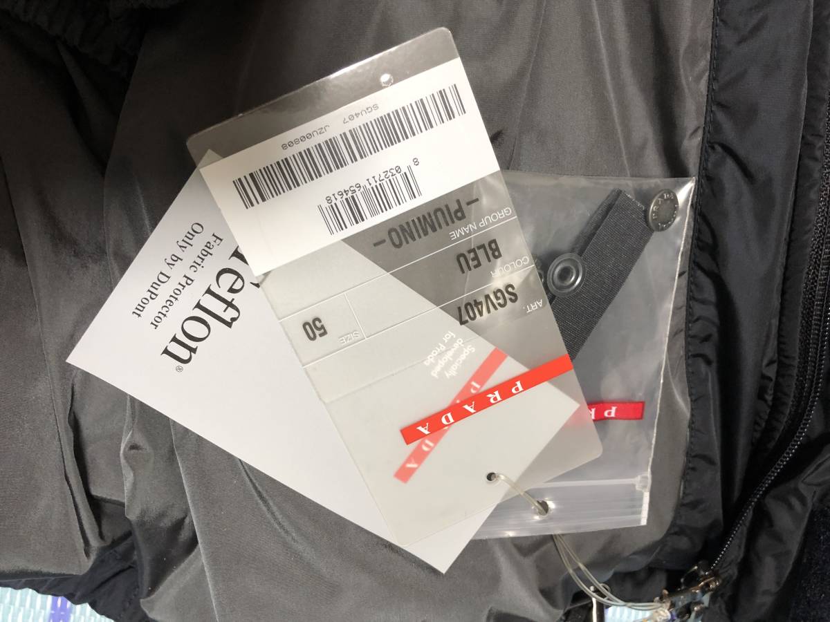 ダウンジャケット 中古・古着通販PRADA ブラック クロップド Re-Nylon ネイビー プラダダウンジャケット(未使用品)