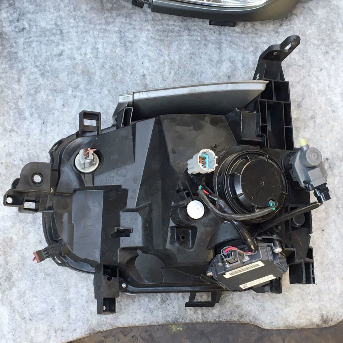 良品 キューブ Z11 YZ11 後期 ヘッドライト HID 左右 ICHIKOH 1802