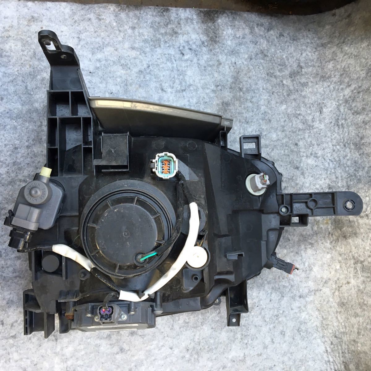 良品 キューブ Z11 YZ11 後期 ヘッドライト HID 左右 ICHIKOH 1802