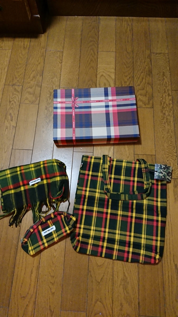 新品，人気SALE A BATHING APE ラブジェネチェック ポーチ トートバッグ マフラーセット(かばん、バッグ)｜売買されたオークション情報、yahooの商品情報をアーカイブ公開 - オークファン かばん、バッグ