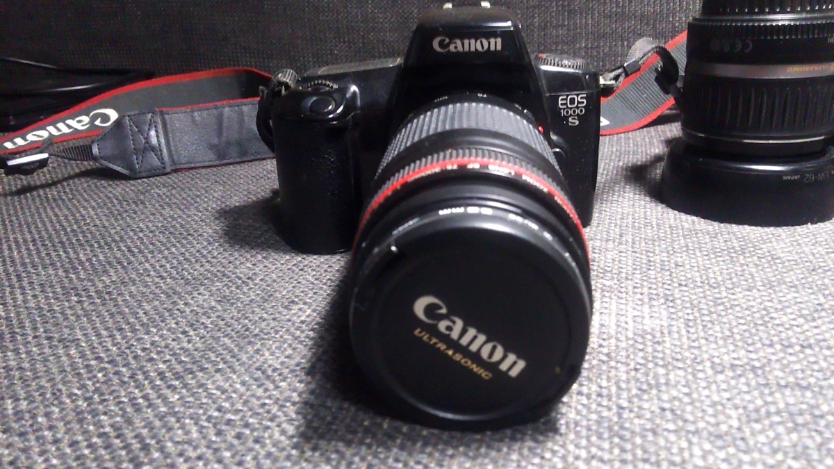 CANON キャノン☆カメラ EOS 1000 S☆EOS kiss レンズ ULTRASONIC 75