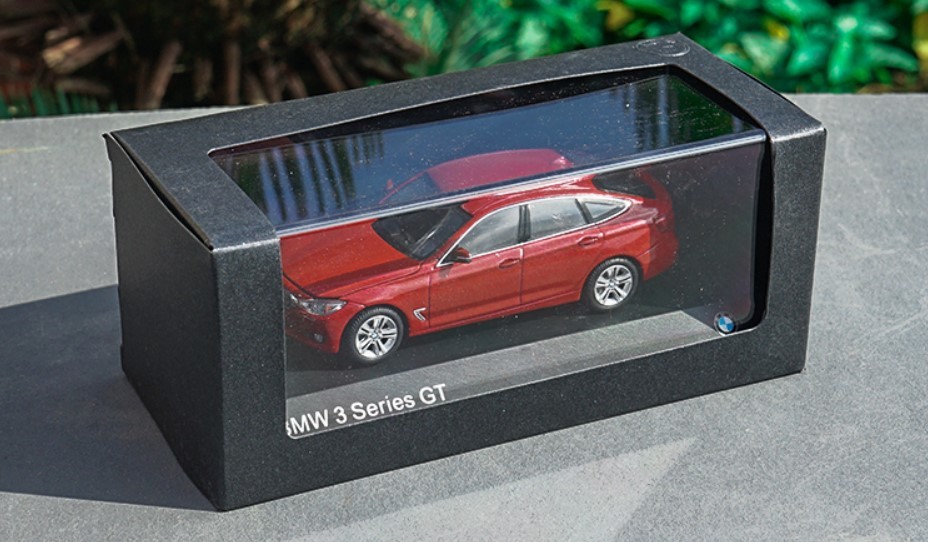 中古品 1⁄43 ミニチャンプス M3 セダン 2020 レッド 1⁄43 BMW M3