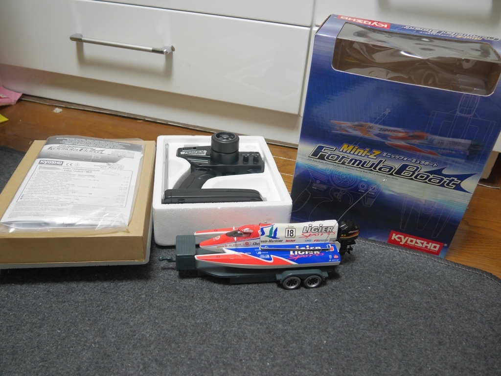 人気，大得価 KYOSHO ミニッツ フォーミュラーボート 1/25スケール プロポとのセット ジャンク扱い(船、ボート)｜売買されたオークション情報、yahooの商品情報をアーカイブ公開 - オークファン 船、ボート