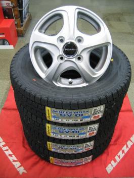 キャリー、エブリー用 145R12 国産スタッドレス ダンロップ SVー01 ＆ ブリヂストン アルミホイール 新品 税込み 即納 ナット付き 2018年製