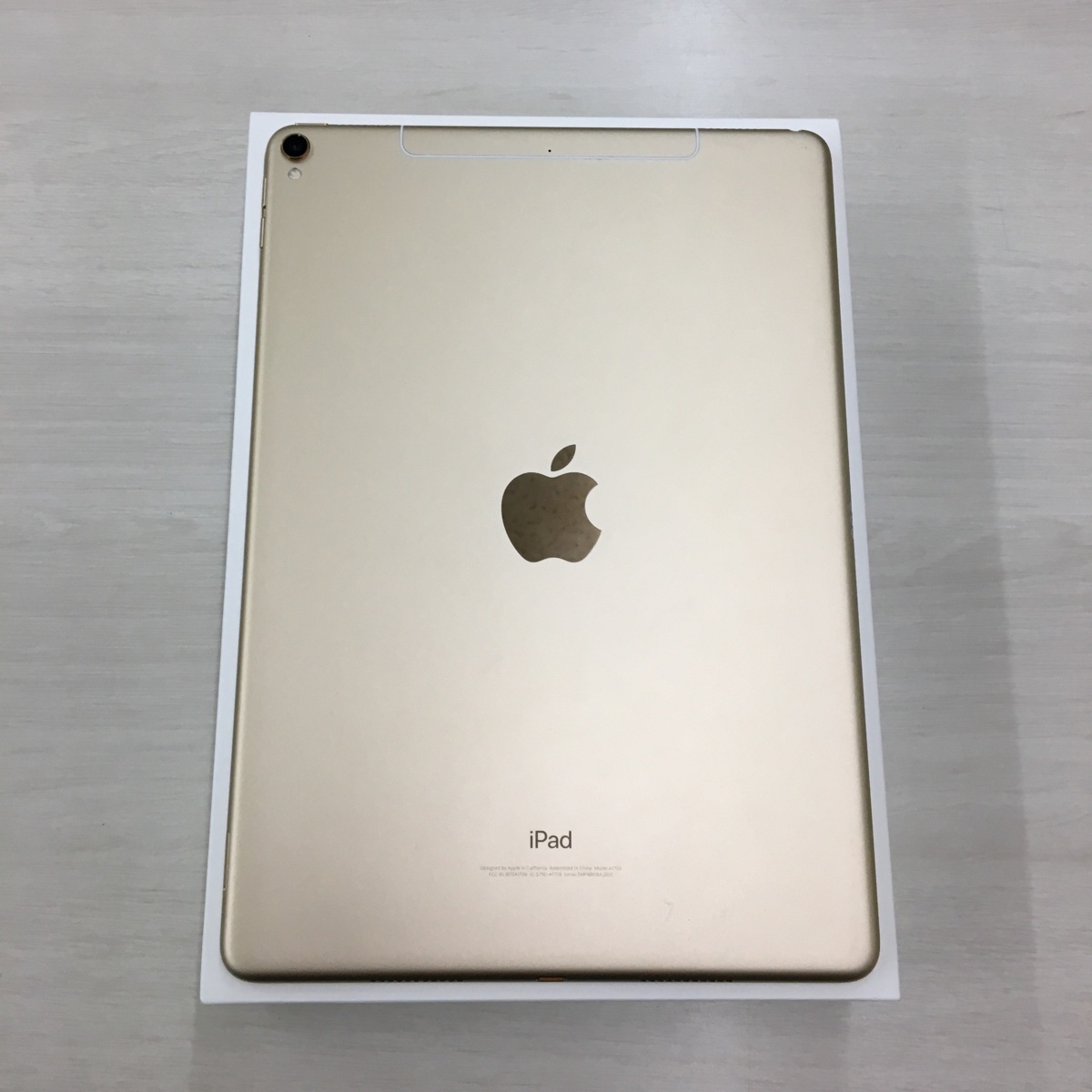iPad Pro 10.5インチ 64GB Wi-Fi+Cellular 256GB ソフトバンク タブレット MQF22J⁄A Pro10.5 Cellular セルラーソフトバンク Wi-Fi SoftBank 訳ありiPhone MPHK2J/A