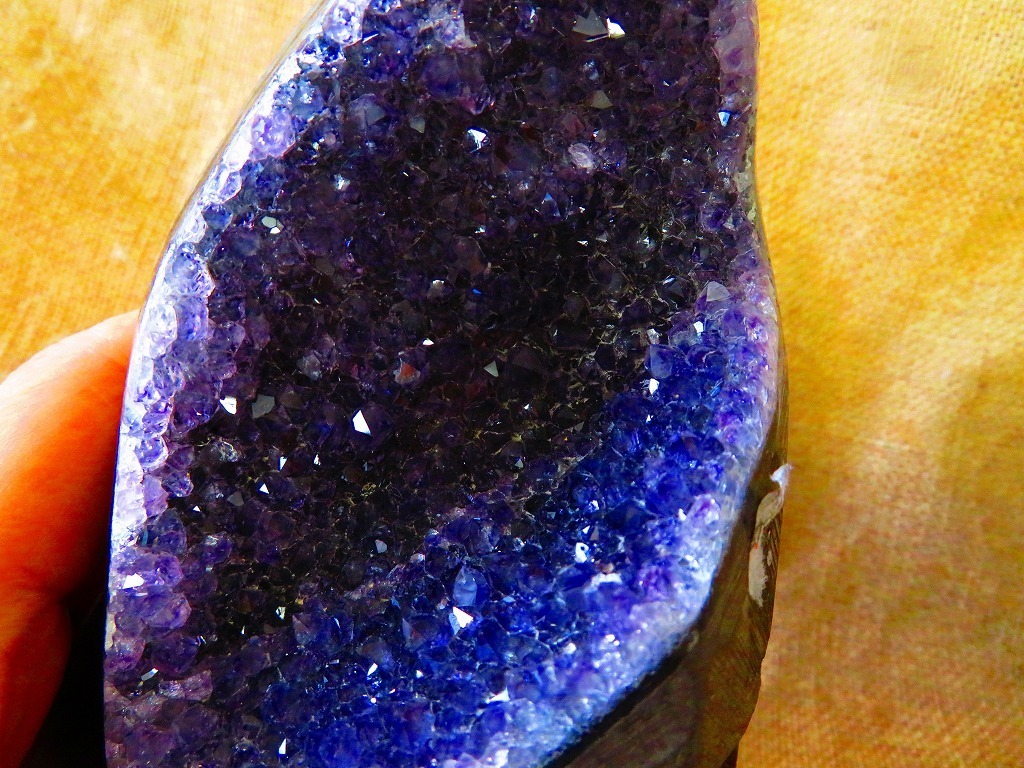 超濃い★限定品★ウルグアイ産★ 天然宝石★アメジストドーム紫水晶 重さ904g台座付き高180ｍｍ