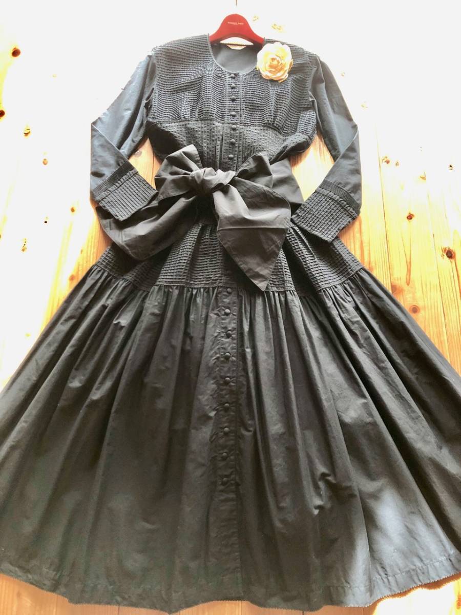 美品　カネコイサオ 綿☆サッシュリボン付き　ピンタック長袖ワンピース　クロ